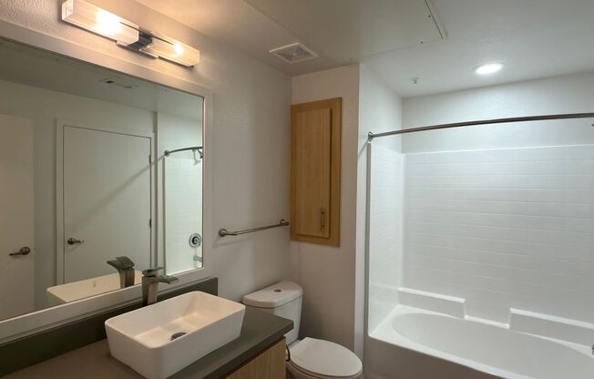 2 beds, 2 baths, 1,072 sqft, $3,495, Unit 525