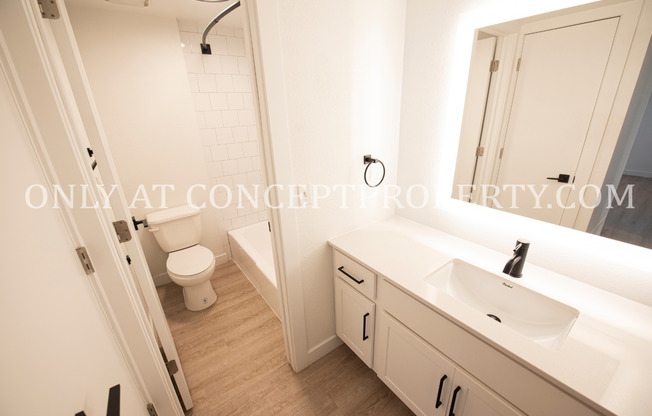 2 beds, 1 bath, 894 sqft, $1,699, Unit 05