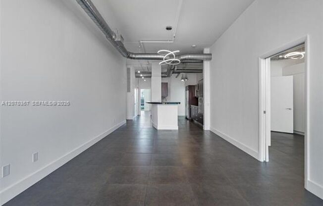 3 beds, 2 baths, $4,300, Unit # 818