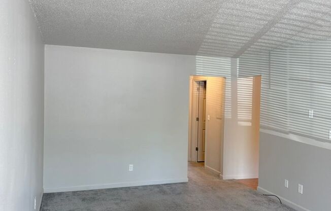 2 beds, 1 bath, 839 sqft, $1,395, Unit 34
