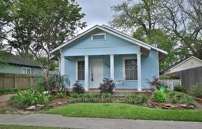 Beautifully updated 3BR/2BA Bungalow in desirable Sunset Heights
