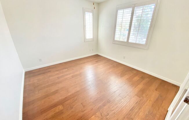 Ultra-Efficient 3 Bed / 2.5 Bath Inspirada Home with Fully Paid-Off Solar Panels!