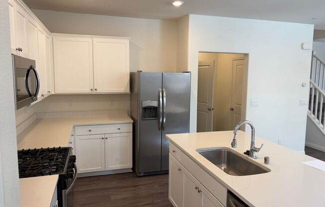 3 beds, 2.5 baths, $2,095