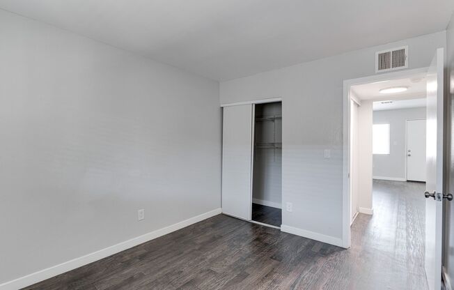 2 beds, 1 bath, 720 sqft, $1,250, Unit B-19