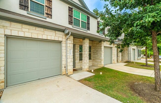 Stunning 3 bedrooms, 2.5 bathrooms at 7300 South Congress!!!