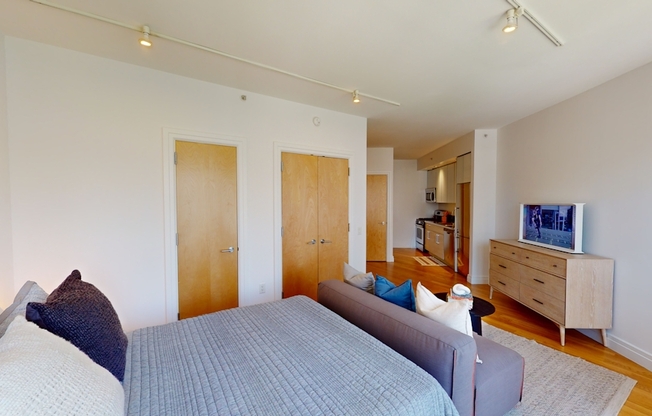 553 W 53 ST
