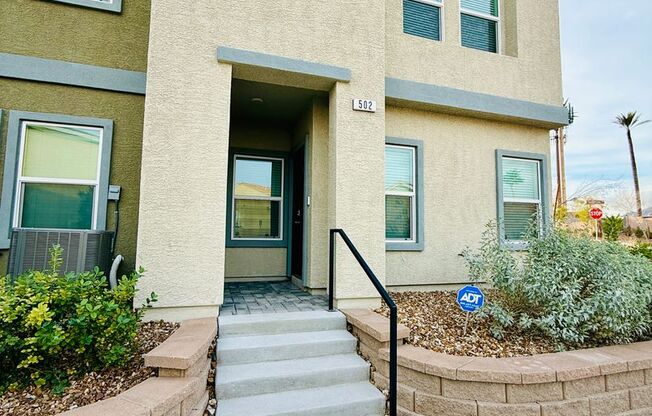 Newer Townhome Available NOW!