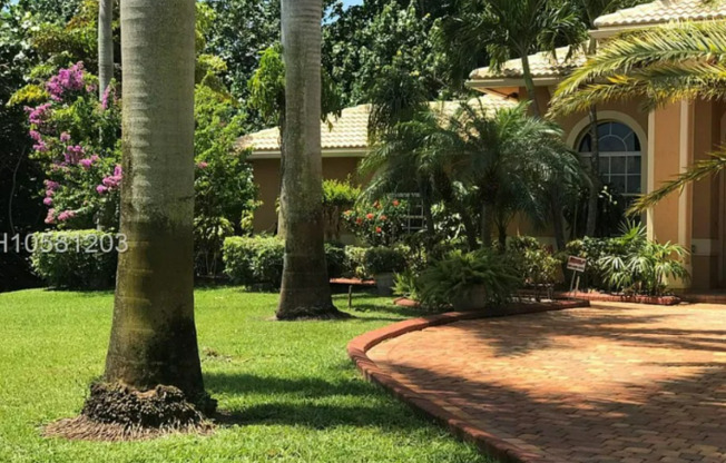 6300 SW 58 CT