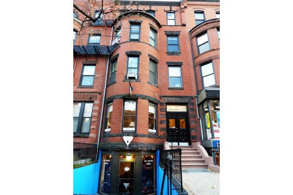 302 NEWBURY ST