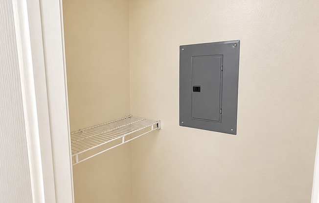 1 bed, 1 bath, 530 sqft, $950, Unit Skyway Unit 8 > SAK