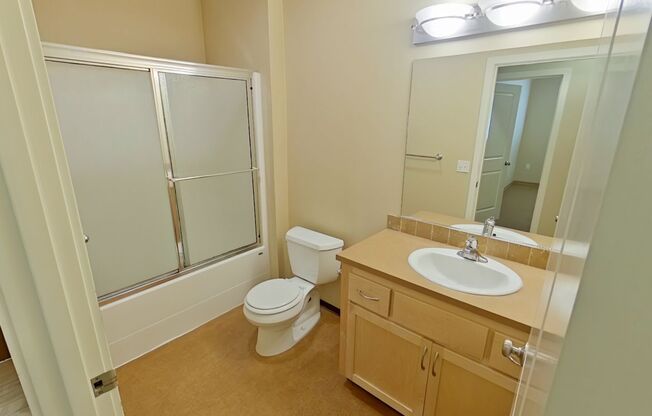 3 beds, 2 baths, 967 sqft, $2,400, Unit 302