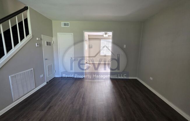 2 beds, 1 bath, 752 sqft, $995, Unit 1301-5