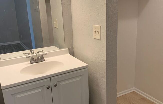 1 bed, 1 bath, 450 sqft, $725, Unit Unit 2205