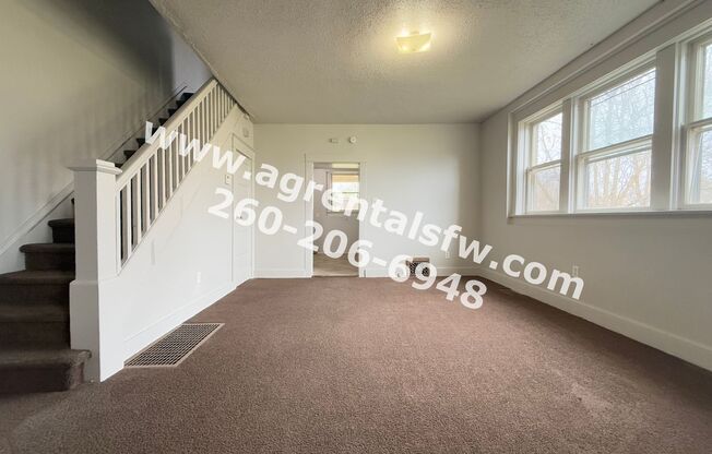 3 beds, 1.5 baths, 1,512 sqft, $1,100, Unit 2514 S Hanna St