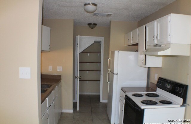Meadow Field Ave. 5216