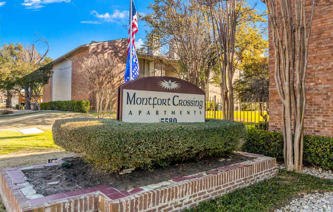 A sign for Montford Crossing apartments stands in front of a building.