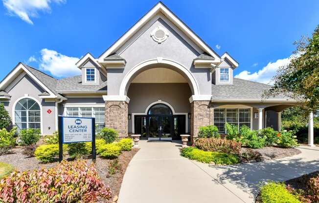 Clubhouse at Elme Eagles Landing in Stockbridge, GA