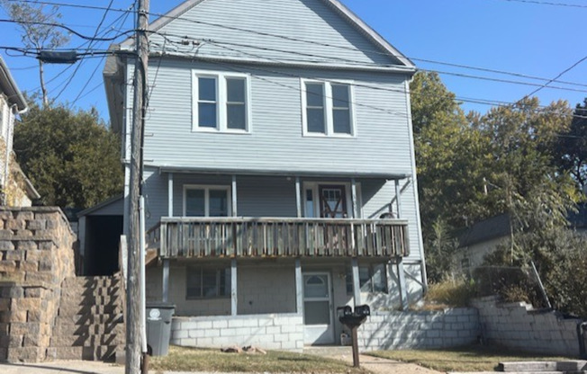 2 beds, 1 bath, $1,250, Unit 107 Bluff St Unit B