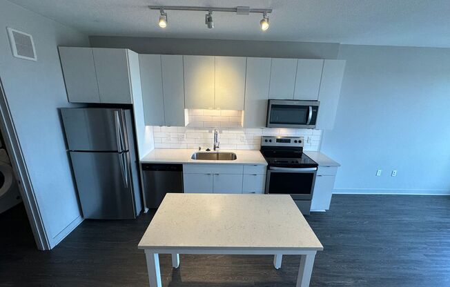 Studio, 1 bath, 455 sqft, $1,245, Unit 214