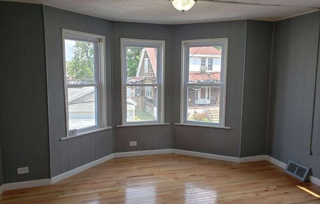 End row home with stainless appliances, washer & dryer on first floor, central A/C, small pets ok*!