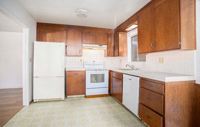 2 beds, 1 bath, $2,550, Unit 1415 Morton St. #A