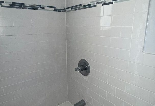1 bed, 1 bath, $1,750, Unit D16
