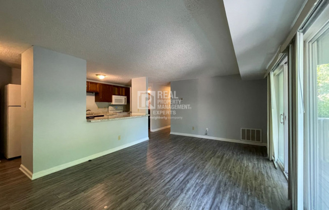 **MOVE IN SPECIAL!**Beautiful 2 Bed 2 Bath Condo close to UNCC!