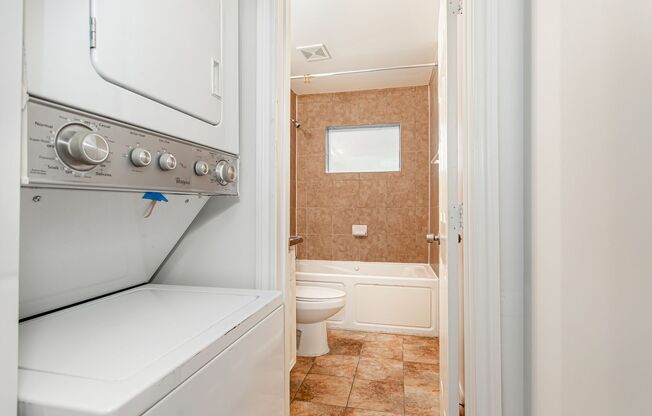 2 beds, 2 baths, $1,200, Unit 5