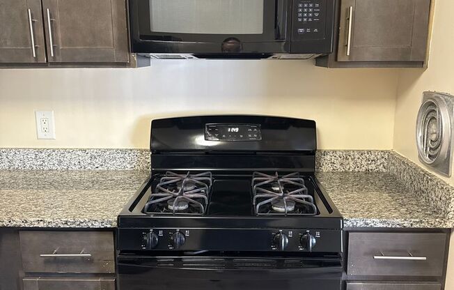 3 beds, 2 baths, 1,300 sqft, $2,400, Unit 3351 #204