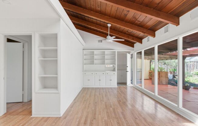 3BD/1B Single Family Home - Zen Garden!