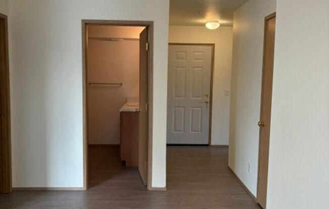 3 beds, 2 baths, 1,002 sqft, $1,800, Unit 63-305