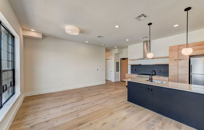 3 beds, 2 baths, 1,230 sqft, $2,700, Unit 305