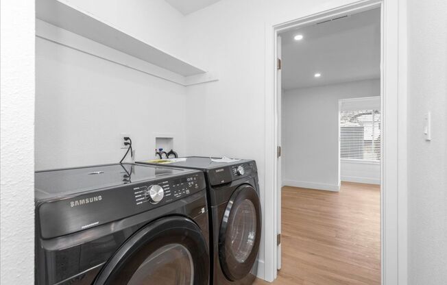 Modern 4 Bed / 2 Bath Near SDSU with Private Balcony and In-Unit Laundry