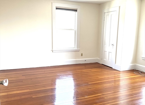 2 beds, 1 bath, 1,100 sqft, $2,400, Unit 5