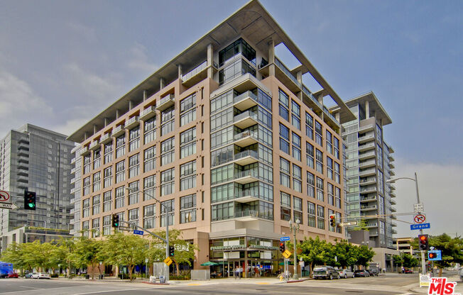 1 bed, 1 bath, 1,100 sqft, $3,200, Unit 706