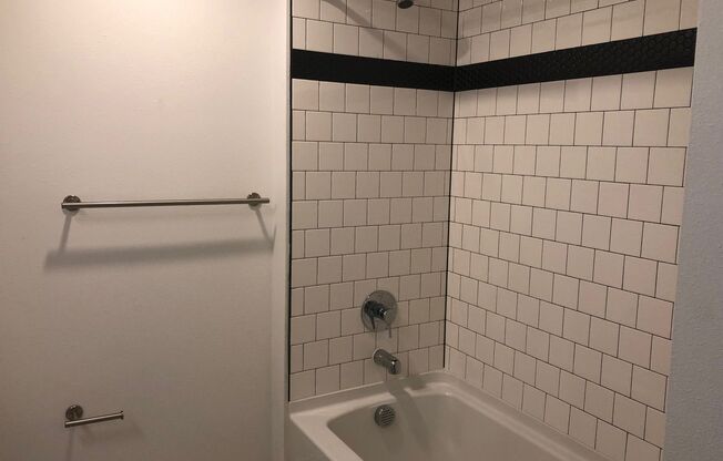 1 bed, 1 bath, 525 sqft, $1,825, Unit 018