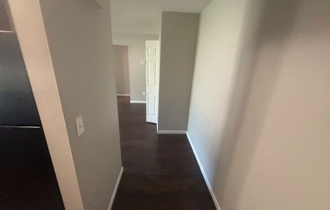 1 bed, 1 bath, 650 sqft, $1,050, Unit 27-104