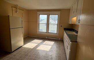 Studio, 1 bath, $550, Unit Unit D