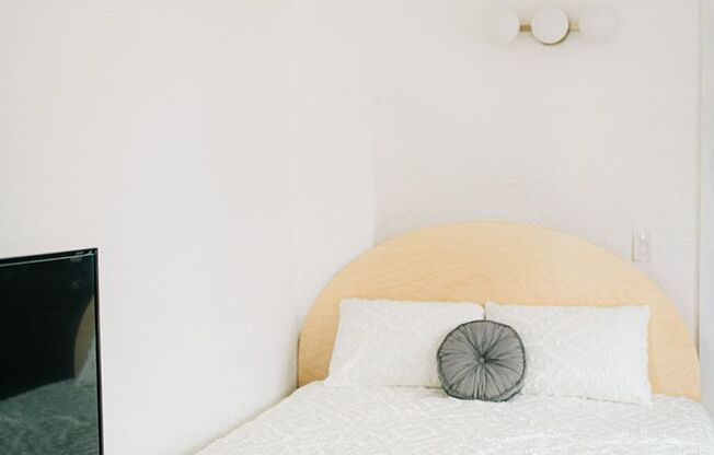 Studio, 1 bath, 300 sqft, $2,569, Unit Lakeview studio #1 with private patio on bike path, near downtown. .