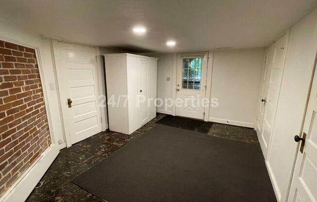 Spacious 1 BD | 1 BA on a Beautiful Property! - NE PDX