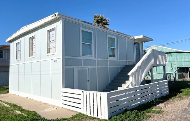 Adorable 2/1 Home in Surfside !!