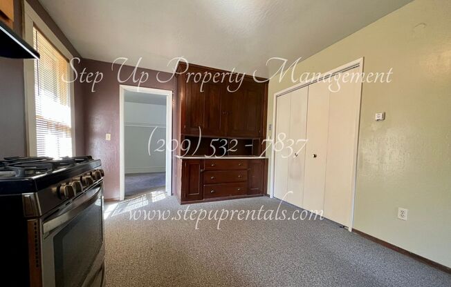 3 beds, 1 bath, 1,117 sqft, $1,900, Unit A