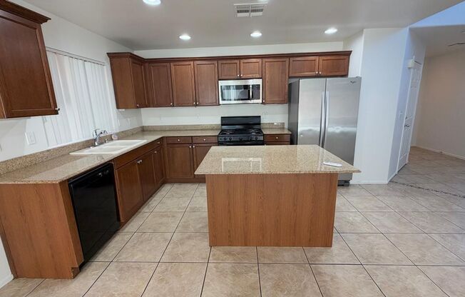 (INCLUDE SOME UTILITIES) 4 BEDROOM 3 BATH ON CORNER LOT IN MOUNTAINS EDGE