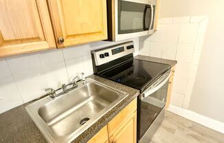 2 beds, 1 bath, $2,750, Unit Unit 1R