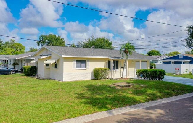Beautiful 2/2 ~1000Sq. Ft. with NEW floors, recently updated Kitchen with GRANITE!!