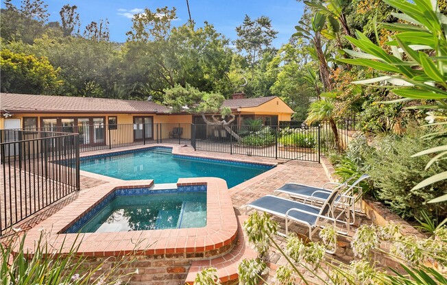 2500 Benedict Canyon Dr