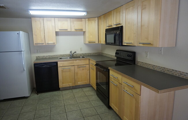 2 beds, 1.5 baths, $1,250, Unit # 1041