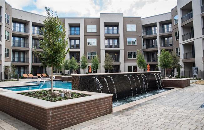 Swimming Pool And Fountain at Berkshire Amber, Dallas, TX, 75248