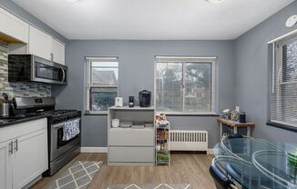 Studio, 1 bath, 425 sqft, $895, Unit 242 2