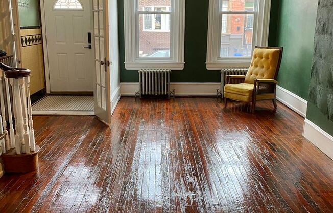 Gorgeous 6-Bedroom Rowhome in South Philadelphia! Available Mid-June!